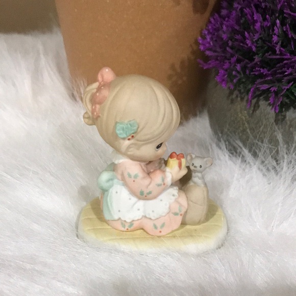 Precious Moments - Sharing the Season with You - Picture 1 of 6